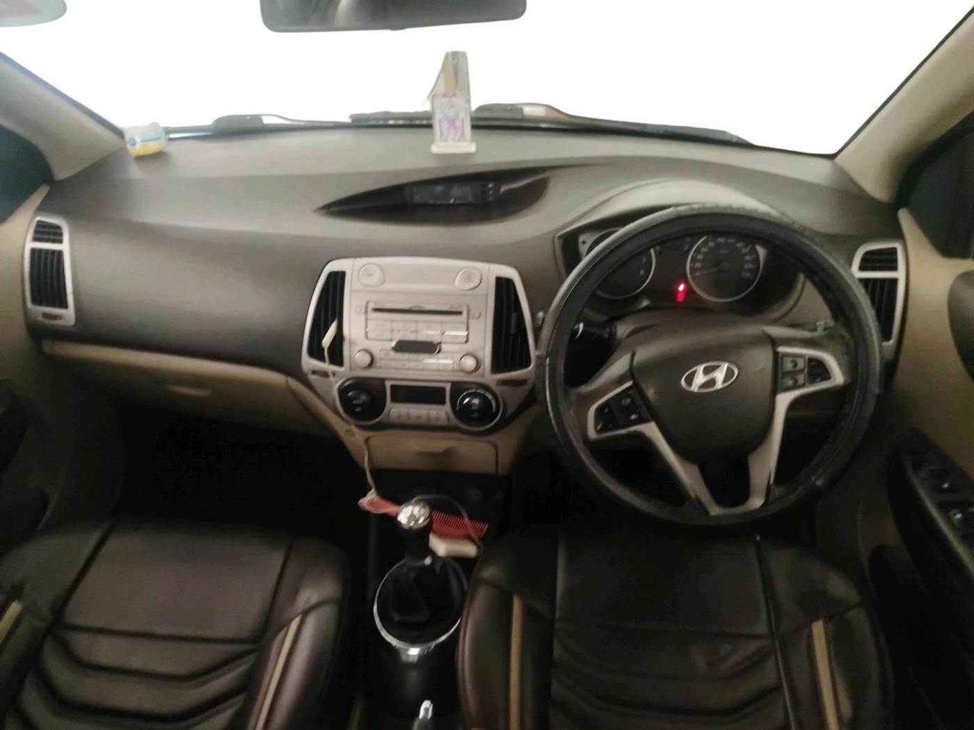 2011 Hyundai i20 SPORTZ 1.2, Petrol, Manual, 1,57,738 km, interior