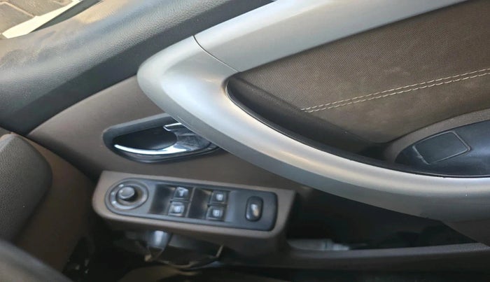 2016 Renault Duster 110 PS RXZ 4X2 AMT DIESEL, Diesel, Automatic, 1,80,881 km, interior