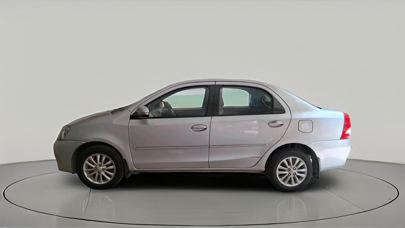 2013 Toyota Etios V, Petrol, Manual, 1,87,408 km, exterior