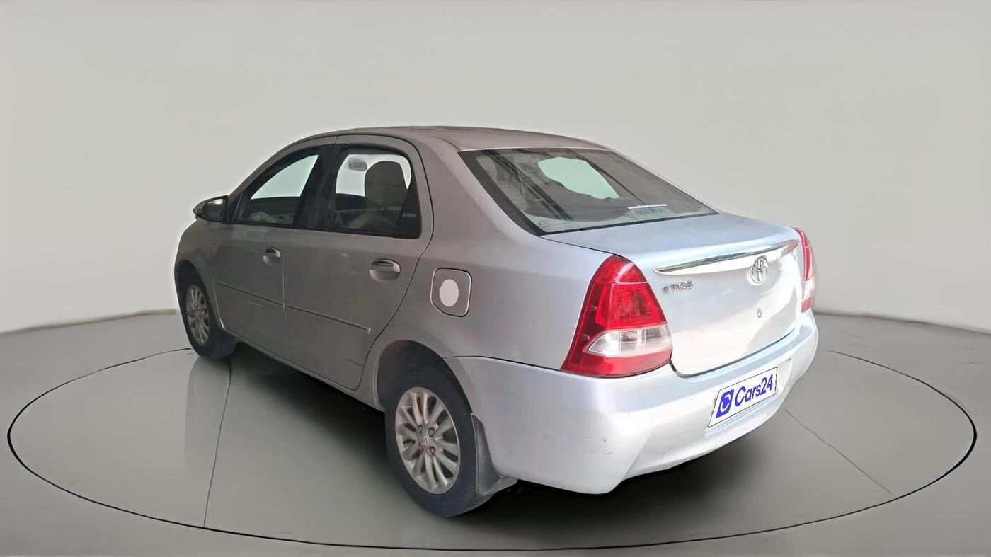 2013 Toyota Etios V, Petrol, Manual, 1,87,408 km, exterior