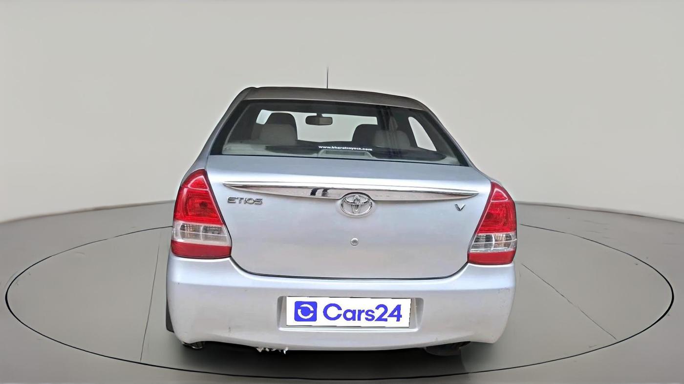 2013 Toyota Etios V, Petrol, Manual, 1,87,408 km, exterior