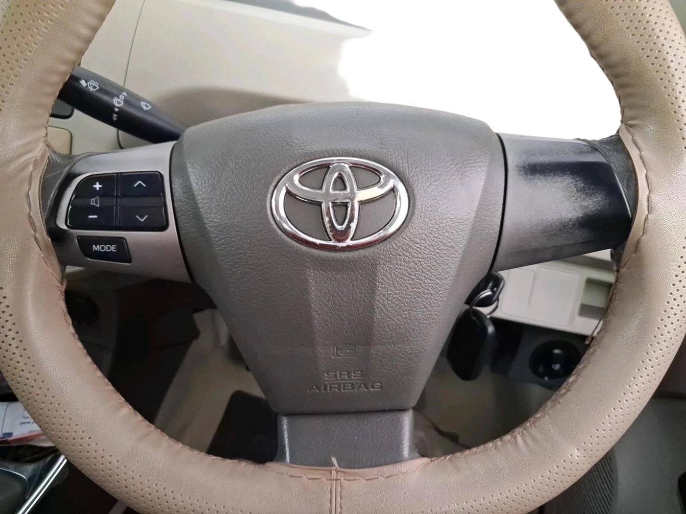 2013 Toyota Etios V, Petrol, Manual, 1,87,408 km, interior