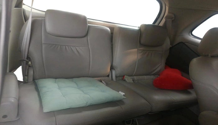 2013 Toyota Innova 2.5 VX 7 STR, Diesel, Manual, 1,54,820 km, interior