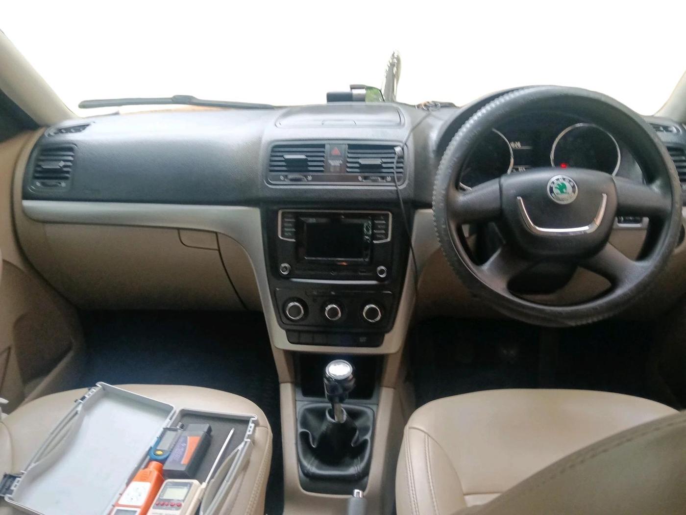 2012 Skoda Yeti ACTIVE 2.0 TDI CR 4X2, Diesel, Manual, 1,33,069 km, interior