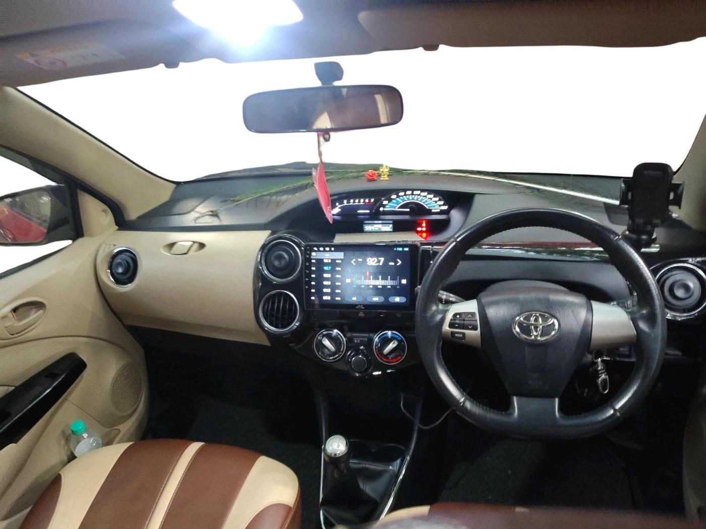 2019 Toyota Etios Liva VX DUAL TONE, Petrol, Manual, 46,700 km, interior