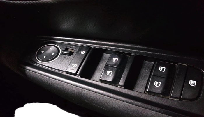 2022 KIA SONET HTK 1.2, Petrol, Manual, 52,962 km, interior