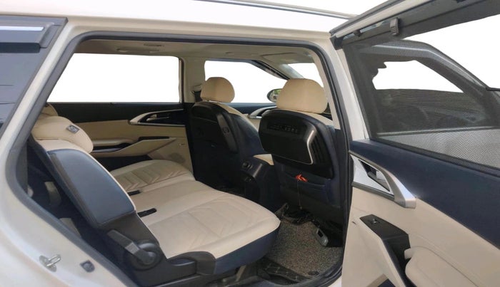 2023 KIA CARENS LUXURY PLUS 1.5 IMT PETROL, Petrol, Manual, 14,820 km, interior