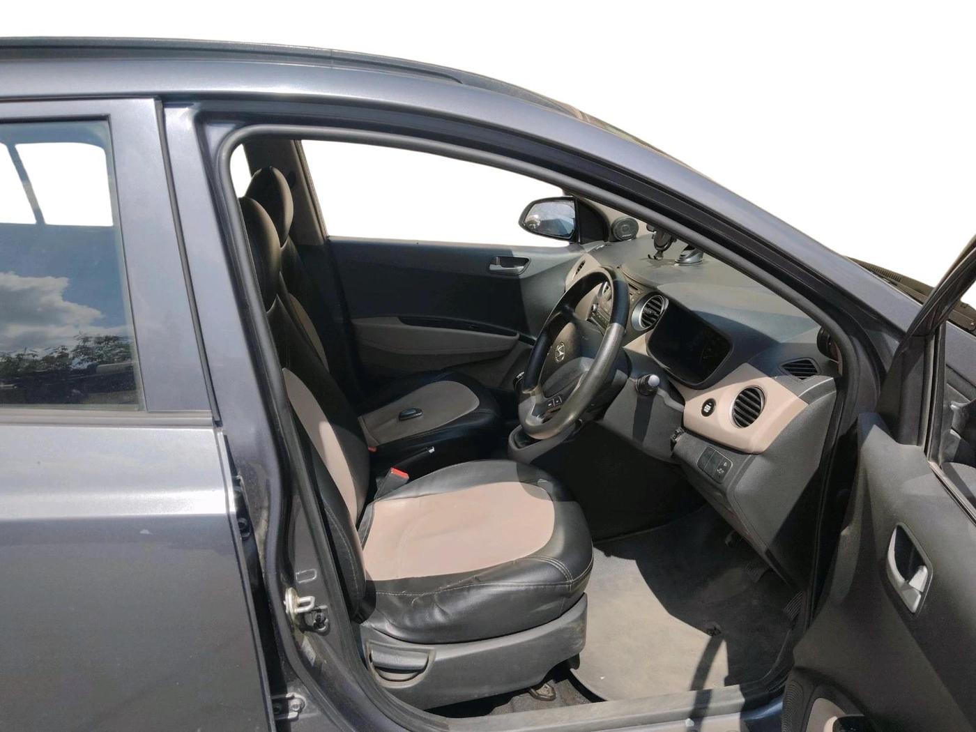 2014 Hyundai Grand i10 SPORTZ 1.1 CRDI, Diesel, Manual, 98,884 km, interior