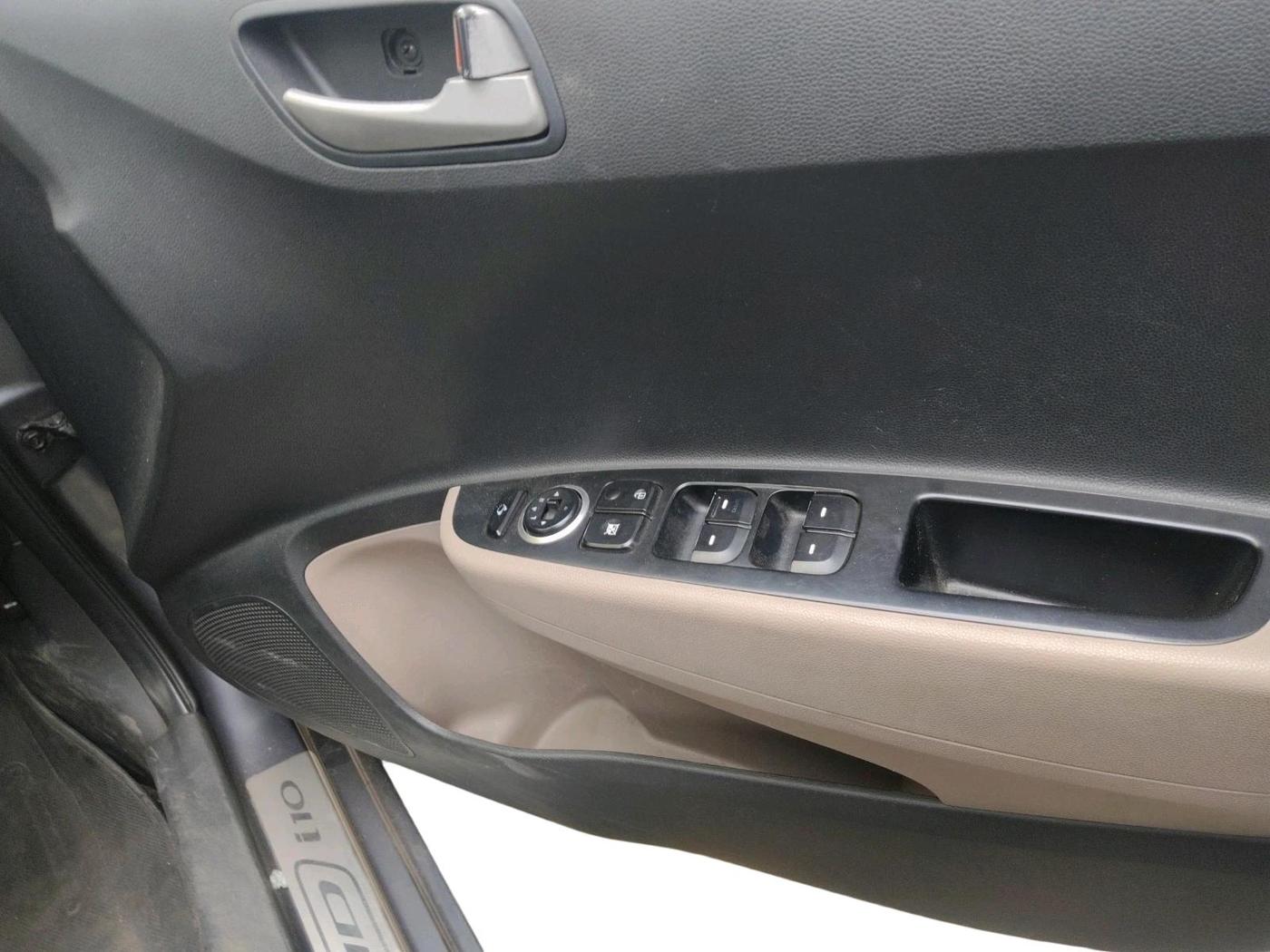 2014 Hyundai Grand i10 SPORTZ 1.1 CRDI, Diesel, Manual, 98,884 km, interior