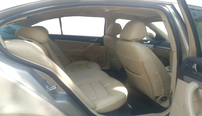 2013 Skoda Laura AMBIENTE 2.0 TDI CR MT, Diesel, Manual, 1,41,871 km, interior