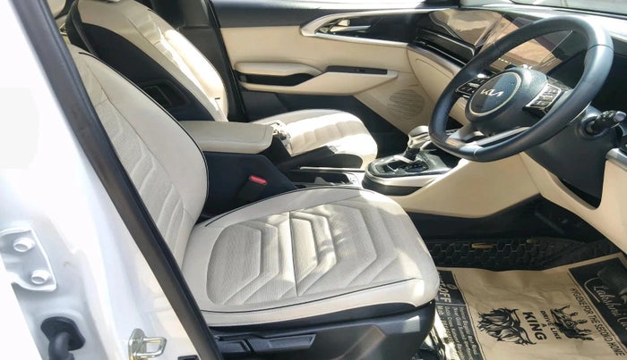 2024 KIA CARENS LUXURY PLUS 1.5 TURBO PETROL DCT 7 STR, Petrol, Automatic, 16,676 km, interior