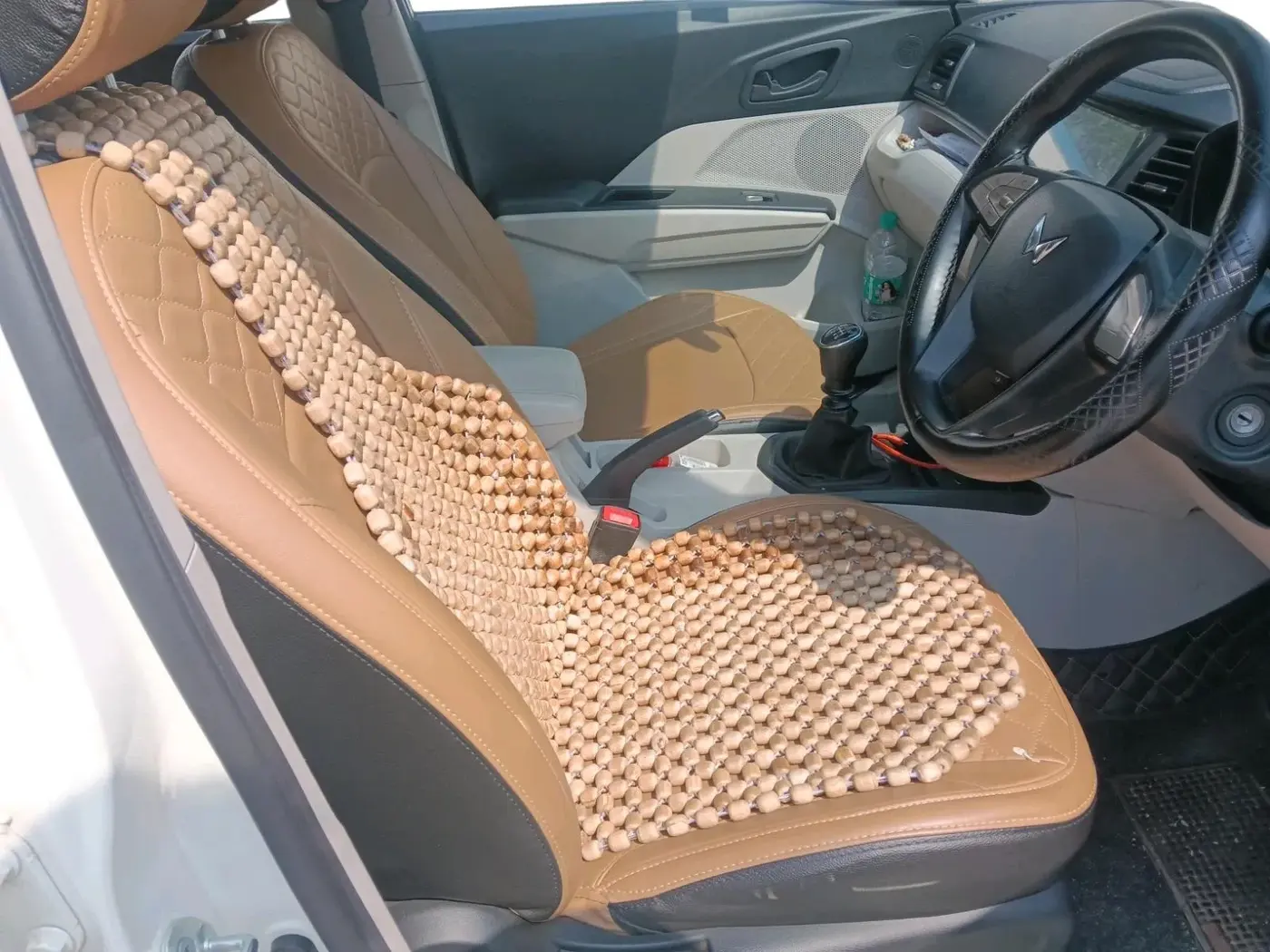 2023 Mahindra XUV300 W6 1.2 PETROL, Petrol, Manual, 46,833 km, interior
