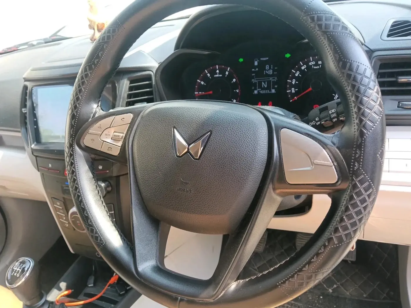 2023 Mahindra XUV300 W6 1.2 PETROL, Petrol, Manual, 46,833 km, interior