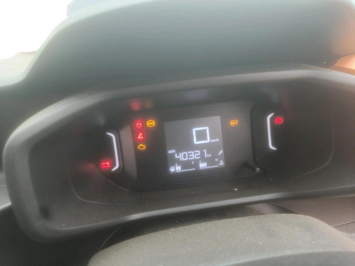 2022 CITROEN C3 FEEL 1.2, Petrol, Manual, 40,321 km, interior