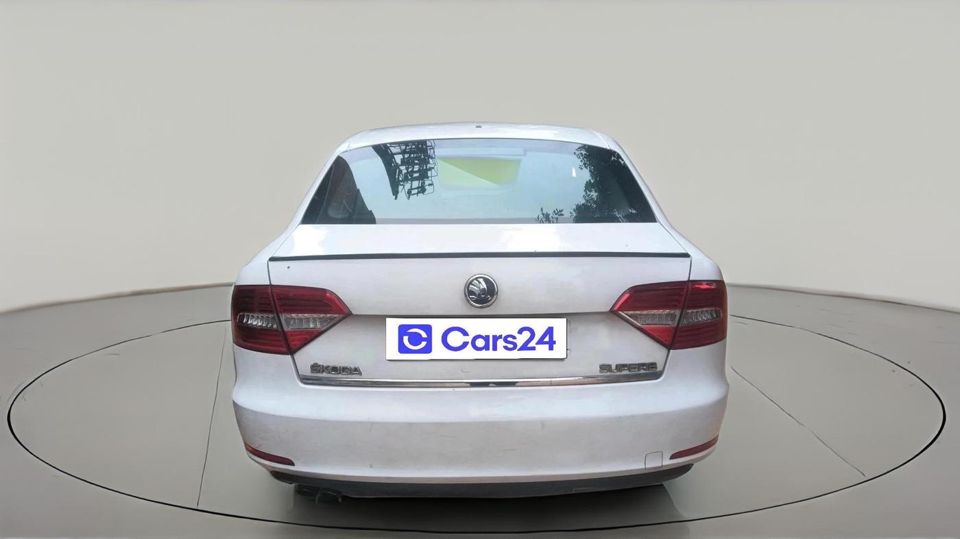 2014 Skoda Superb ELEGANCE 2.0 TDI CR AT, Diesel, Automatic, 1,41,187 km, exterior