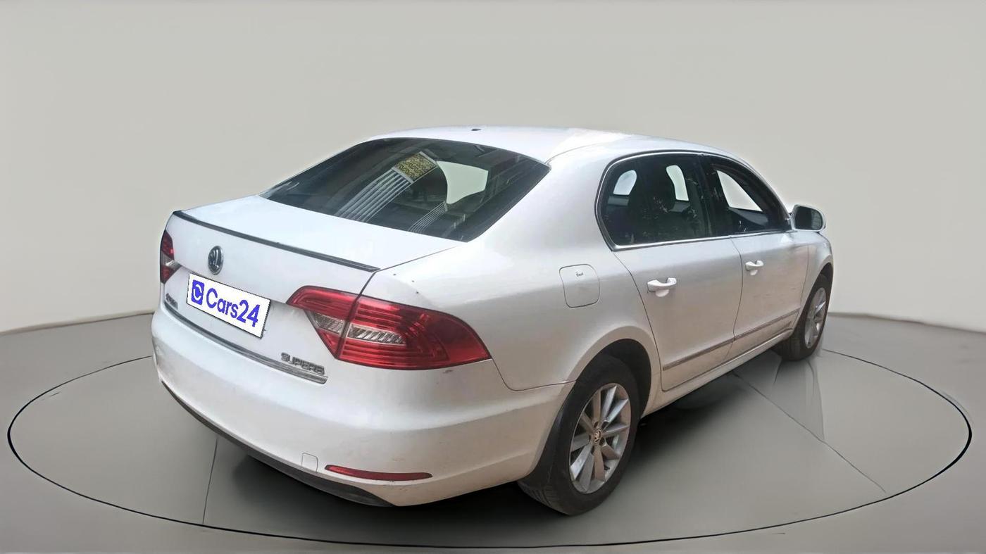 2014 Skoda Superb ELEGANCE 2.0 TDI CR AT, Diesel, Automatic, 1,41,187 km, exterior