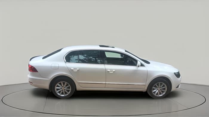 2014 Skoda Superb ELEGANCE 2.0 TDI CR AT, Diesel, Automatic, 1,41,187 km, exterior