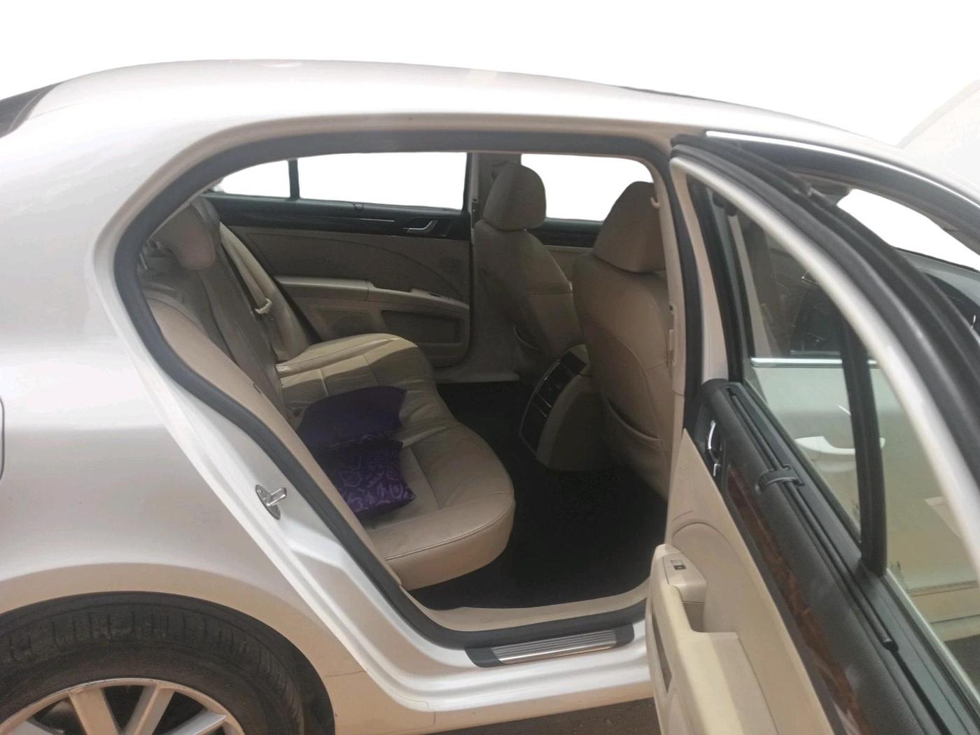 2014 Skoda Superb ELEGANCE 2.0 TDI CR AT, Diesel, Automatic, 1,41,187 km, interior