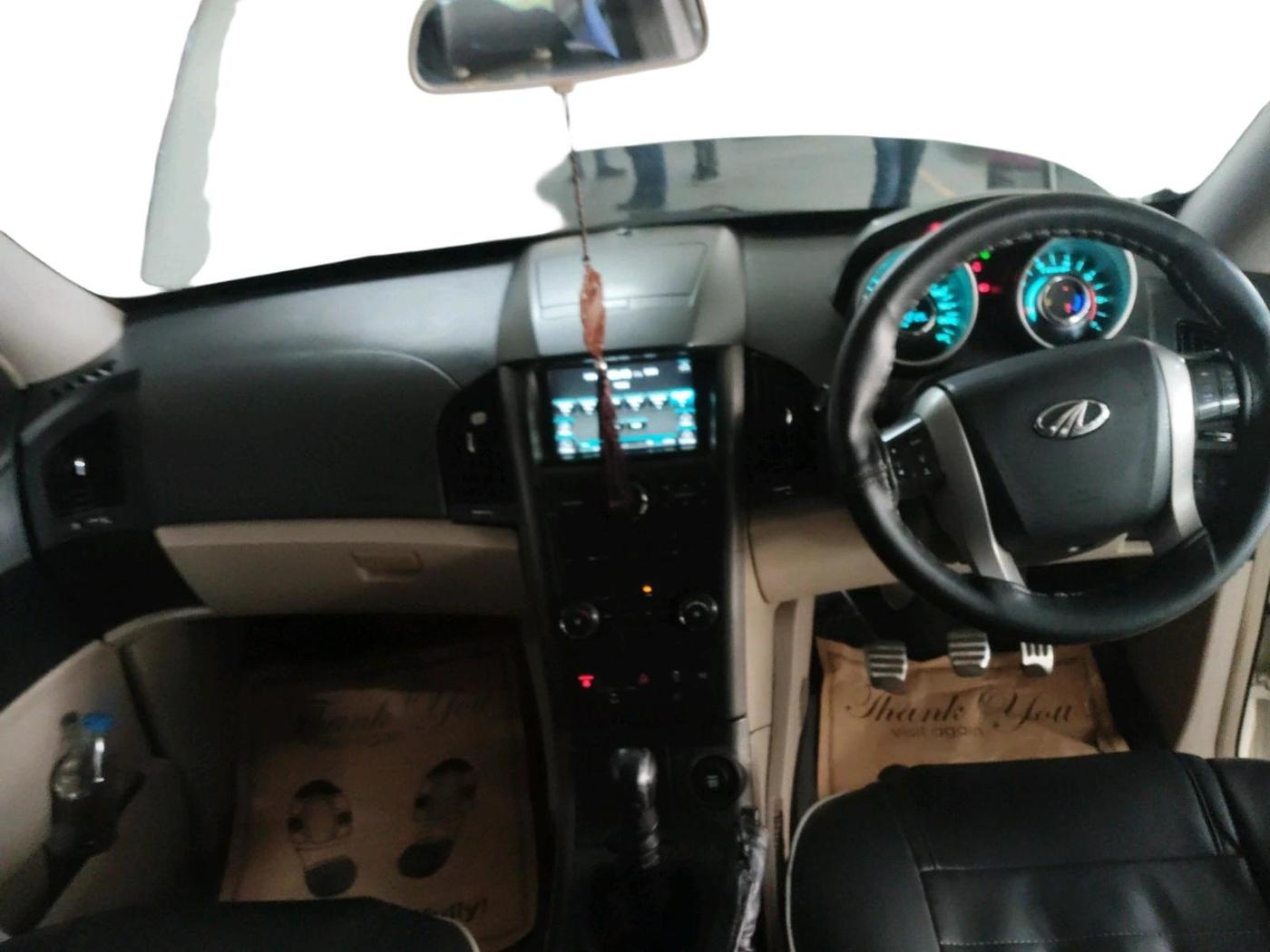 2017 Mahindra XUV500 W10, Diesel, Manual, 1,10,129 km, interior