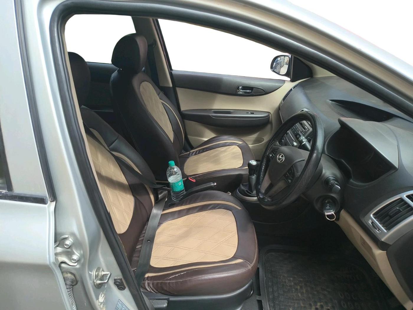 2013 Hyundai i20 SPORTZ 1.2, Petrol, Manual, 1,00,405 km, interior