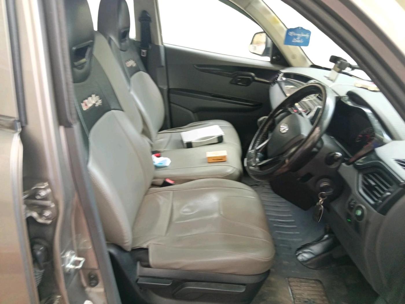 2018 Mahindra KUV 100 NXT K4+ D 6 STR, Diesel, Manual, 1,20,731 km, interior
