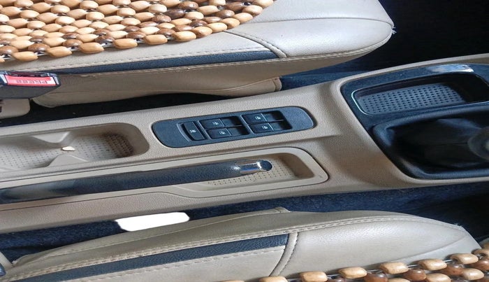 2015 Mahindra TUV300 T8, Diesel, Manual, 94,058 km, interior