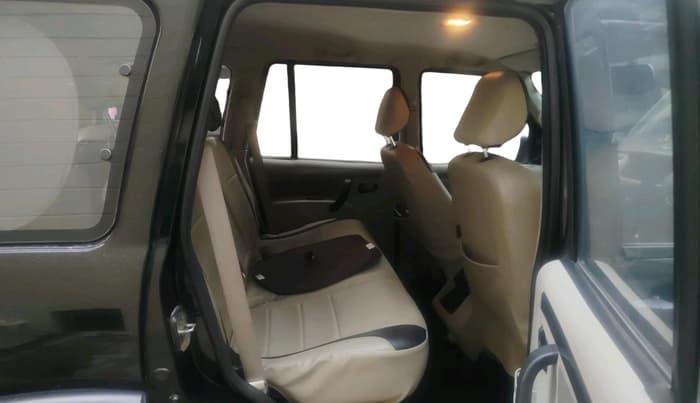 2015 Mahindra Scorpio S4 PLUS, Diesel, Manual, 62,650 km, interior