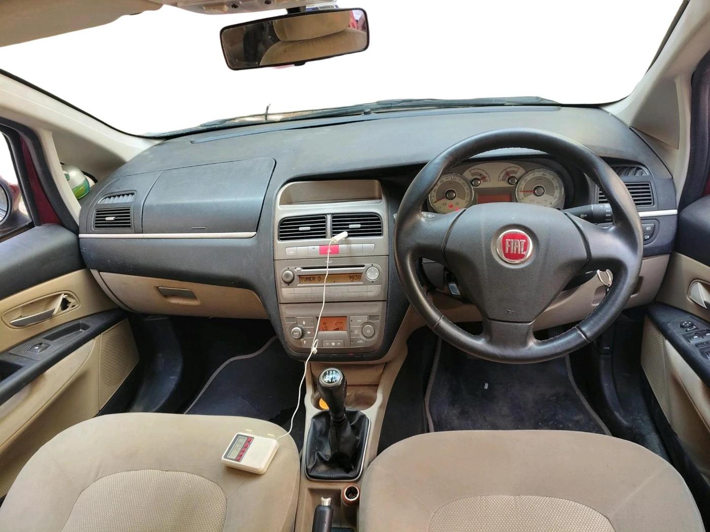 2011 Fiat Linea EMOTION 1.4, Petrol, Manual, 29,950 km, interior