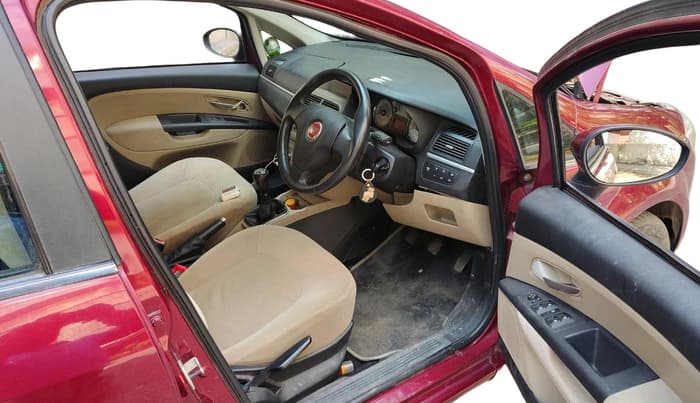 2011 Fiat Linea EMOTION 1.4, Petrol, Manual, 29,950 km, interior