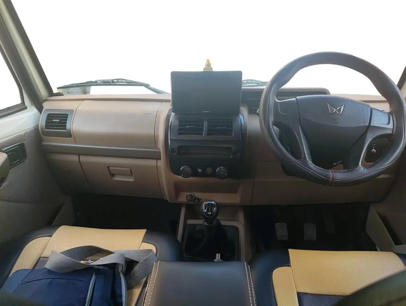 2023 Mahindra Bolero B6 (O), Diesel, Manual, 28,758 km, interior