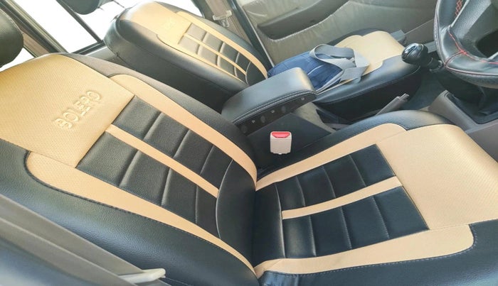 2023 Mahindra Bolero B6 (O), Diesel, Manual, 28,758 km, interior