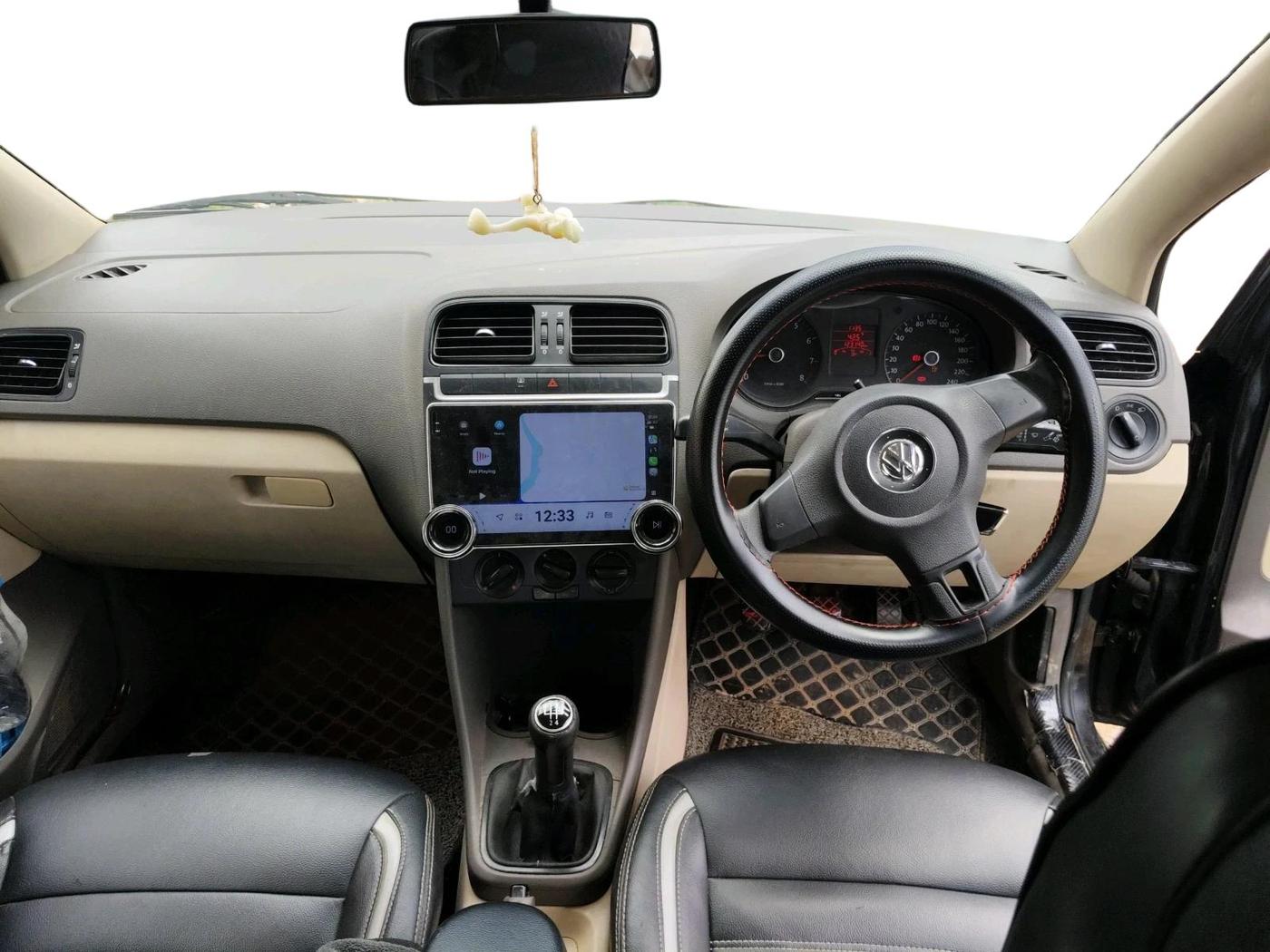 2011 Volkswagen Vento HIGHLINE 1.6 MPI, Petrol, Manual, 1,23,140 km, interior