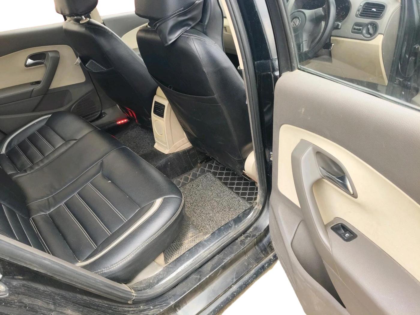 2011 Volkswagen Vento HIGHLINE 1.6 MPI, Petrol, Manual, 1,23,140 km, interior