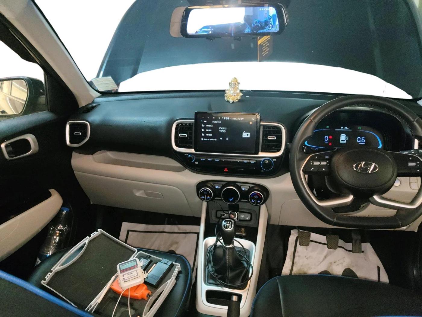 2022 Hyundai VENUE SX 1.2 PETROL, Petrol, Manual, 27,439 km, interior