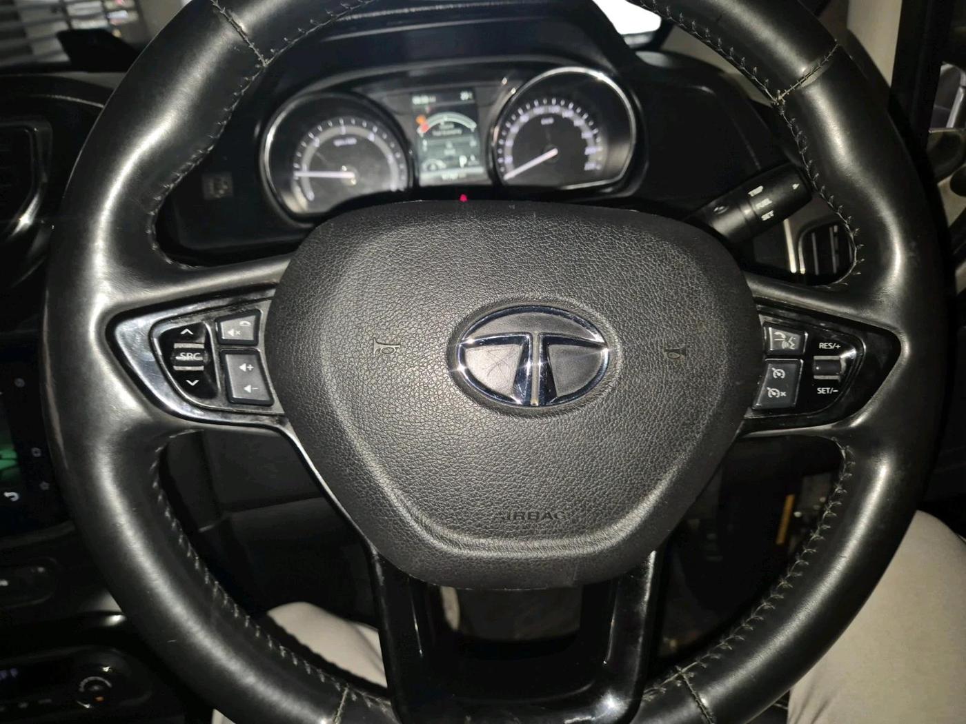 2019 Tata Hexa XTA 4X2 7 STR, Diesel, Automatic, 97,707 km, interior