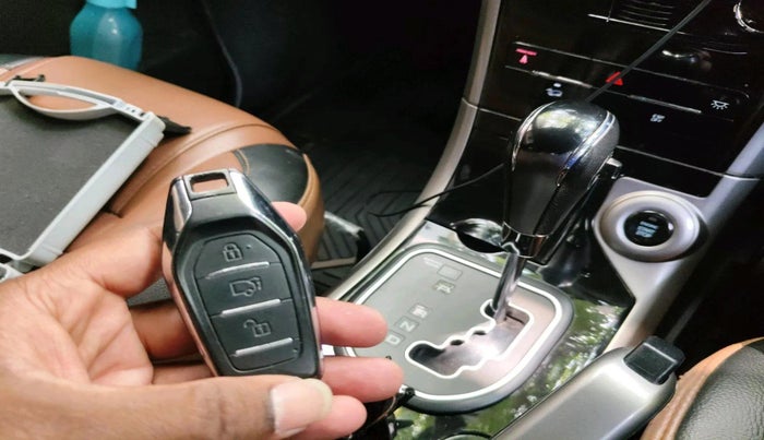 2018 Mahindra XUV500 W9 AT, Diesel, Automatic, 73,226 km, interior