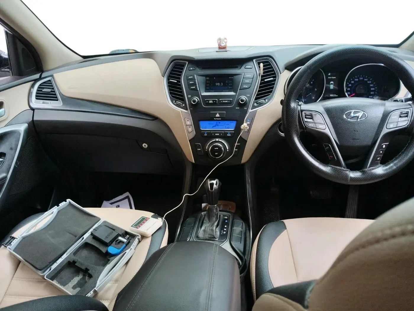 2014 Hyundai Santa Fe 2 WD AT, Diesel, Automatic, 98,572 km, interior
