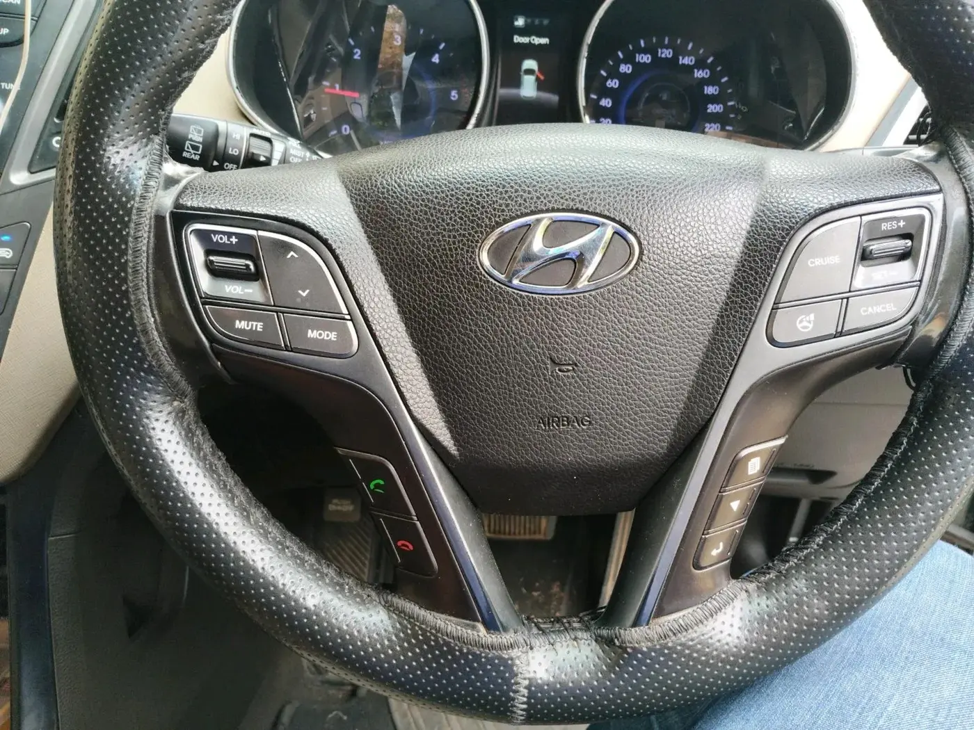 2014 Hyundai Santa Fe 2 WD AT, Diesel, Automatic, 98,572 km, interior