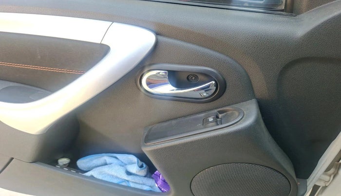 2015 Renault Duster RXL 85PS EXPLORE, Diesel, Manual, 1,37,220 km, interior