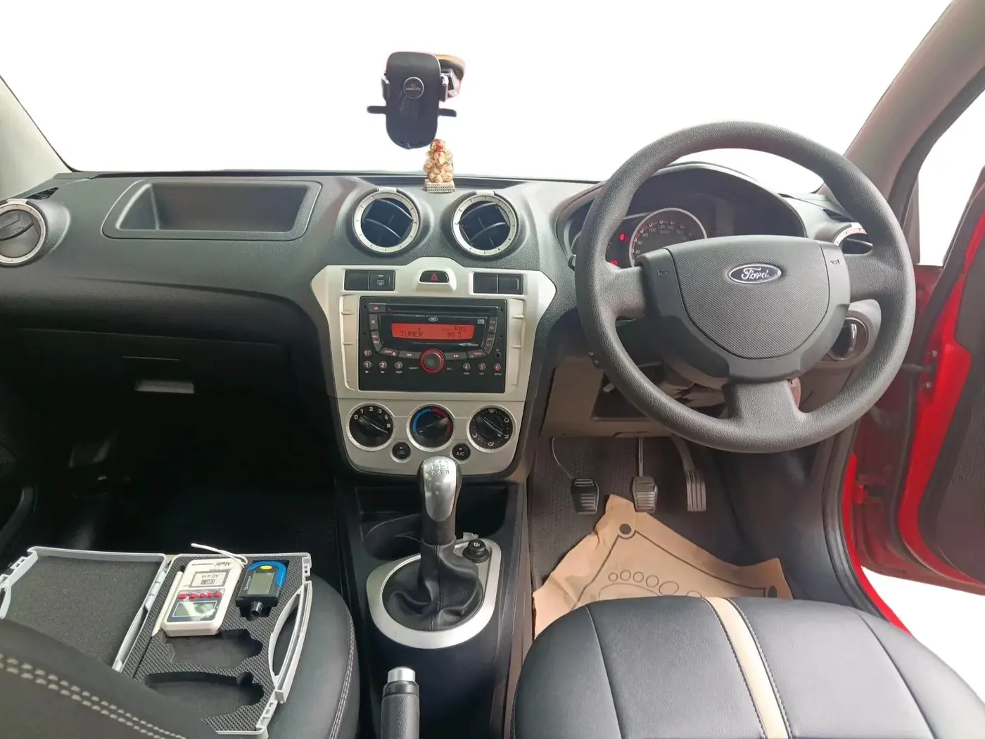 2013 Ford Figo ZXI 1.2 PETROL, Petrol, Manual, 65,624 km, interior