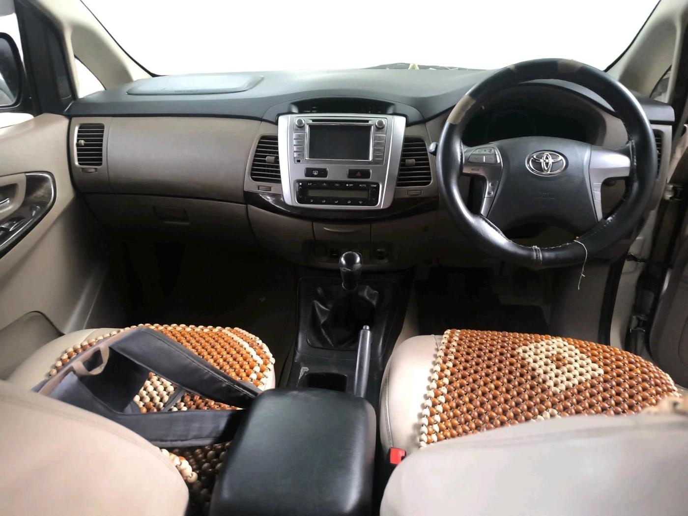2015 Toyota Innova 2.5 VX 8 STR, Diesel, Manual, 1,68,693 km, interior