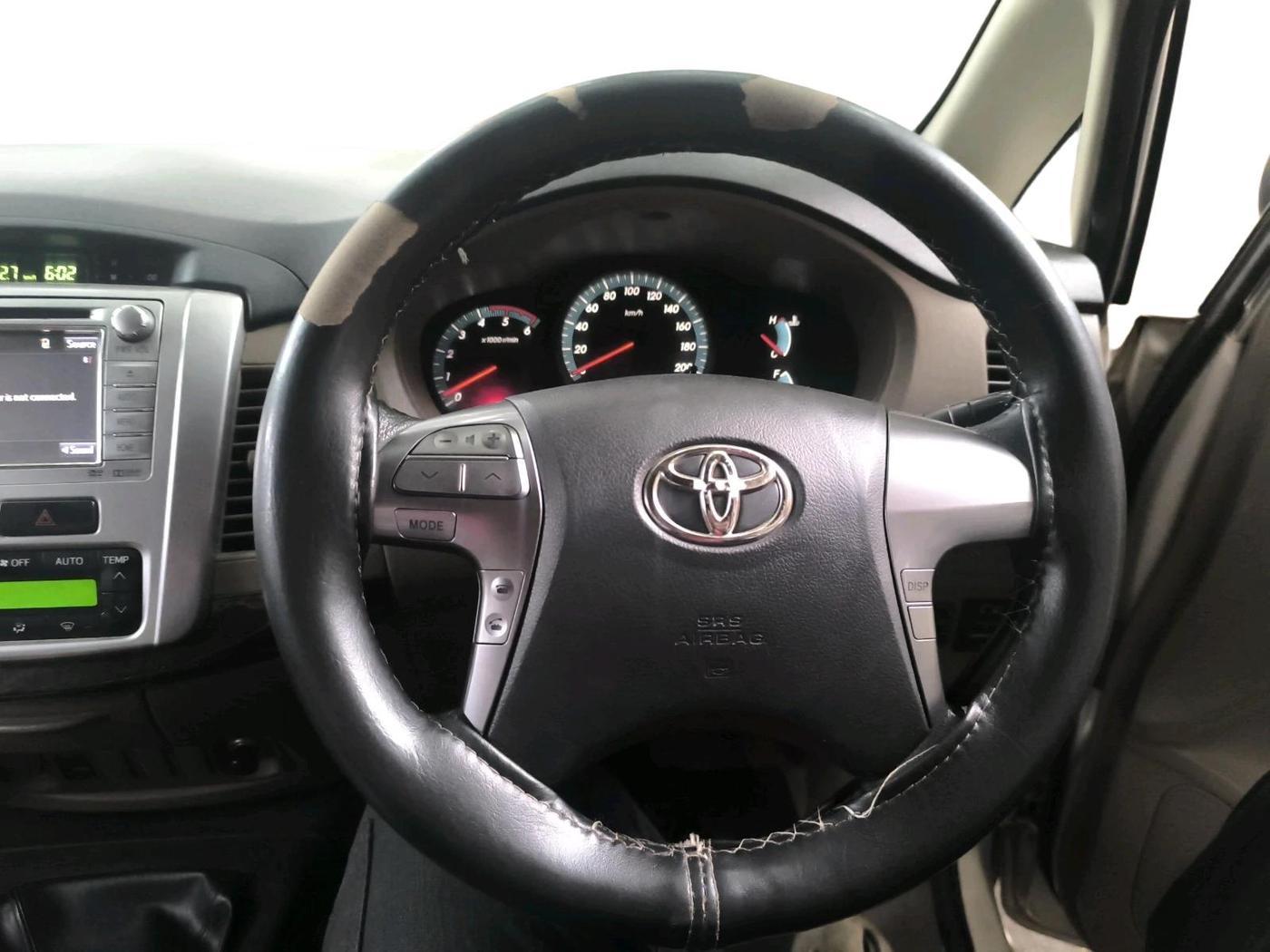 2015 Toyota Innova 2.5 VX 8 STR, Diesel, Manual, 1,68,693 km, interior