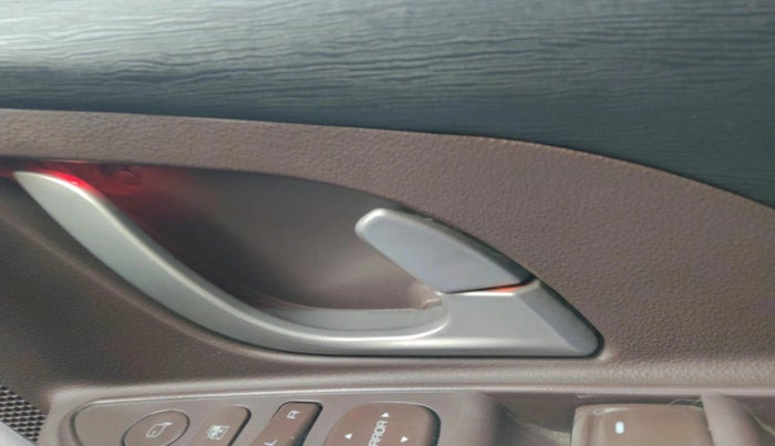 2014 Mahindra XUV500 W8, Diesel, Manual, 1,15,759 km, interior