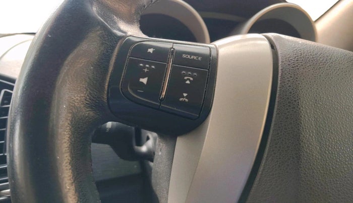 2014 Mahindra XUV500 W8, Diesel, Manual, 1,15,759 km, interior