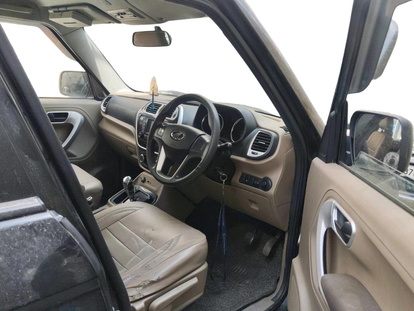 2016 Mahindra TUV300 T8 AMT, Diesel, Automatic, 90,593 km, interior