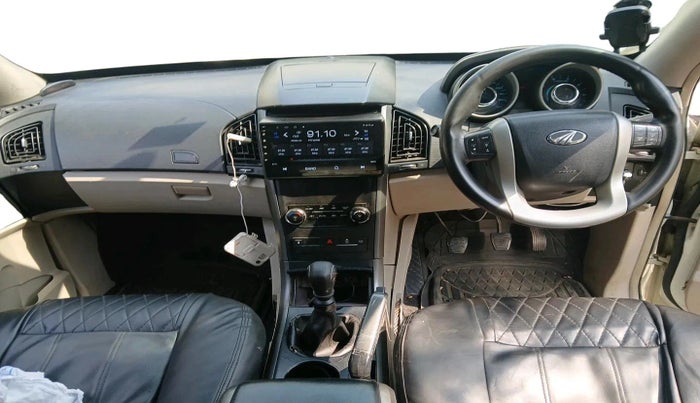 2016 Mahindra XUV500 W6 1.99, Diesel, Manual, 73,760 km, interior