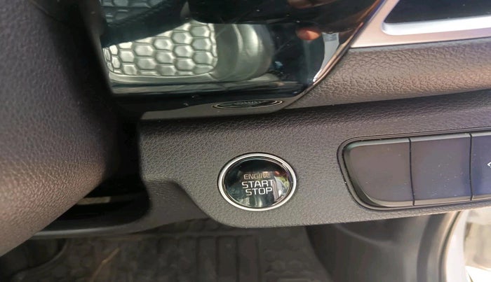2020 KIA SELTOS HTK PLUS 1.5, Petrol, Manual, 27,278 km, interior