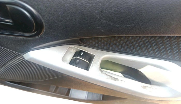 2013 Ford Figo TITANIUM 1.2 PETROL, Petrol, Manual, 54,961 km, interior