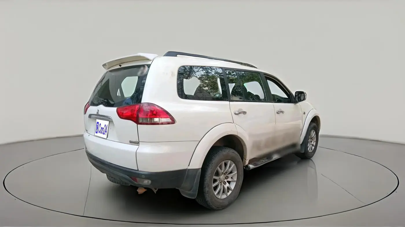 2016 Mitsubishi Pajero Sport 2.5 AT 4X2, Diesel, Automatic, 1,29,622 km, exterior