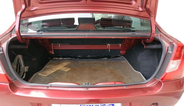 2008 Mahindra Renault Logan GLE 1.4, Petrol, Manual, 1,10,727 km, exterior